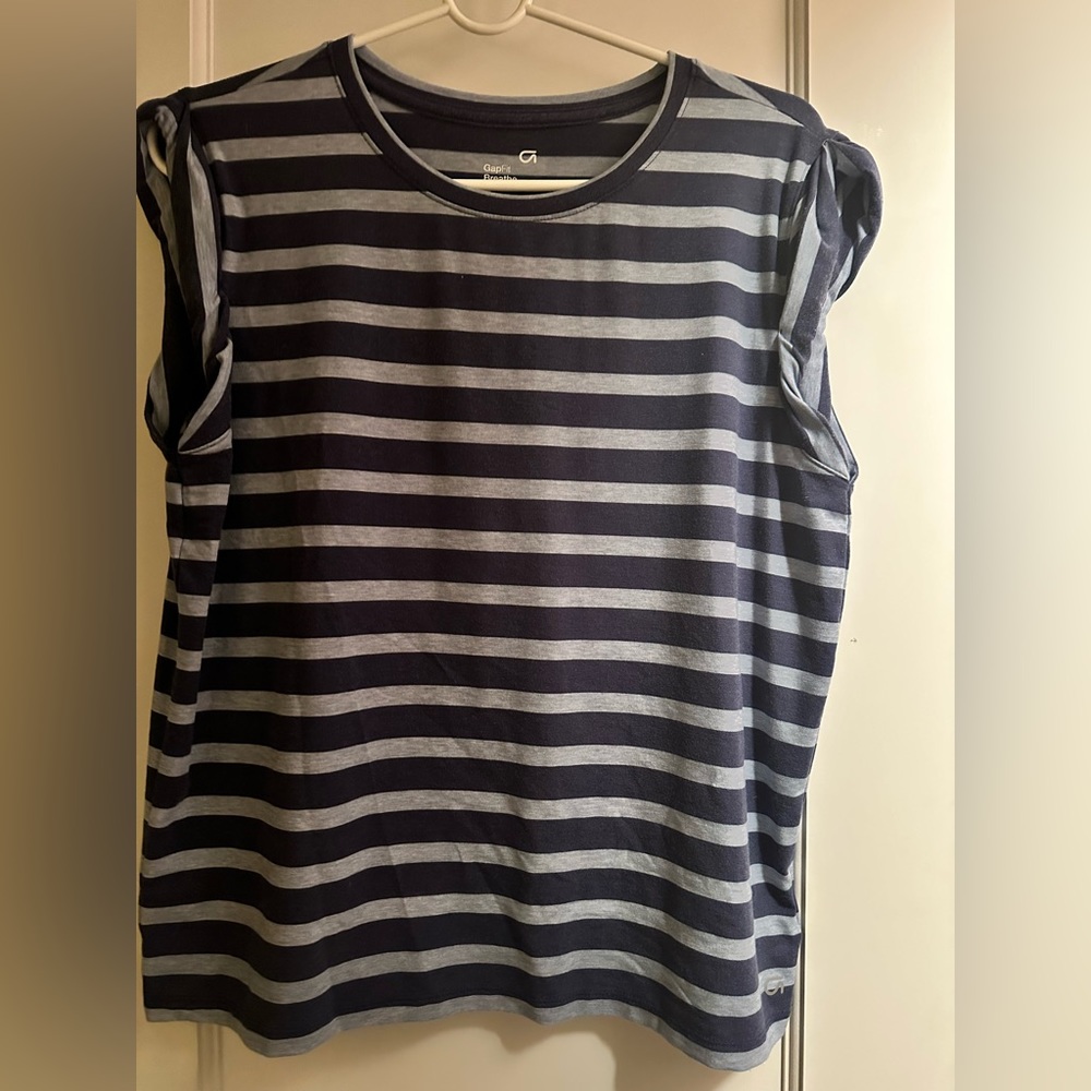Gap fit breathe. Size medium. Blue and dark blue stipe.